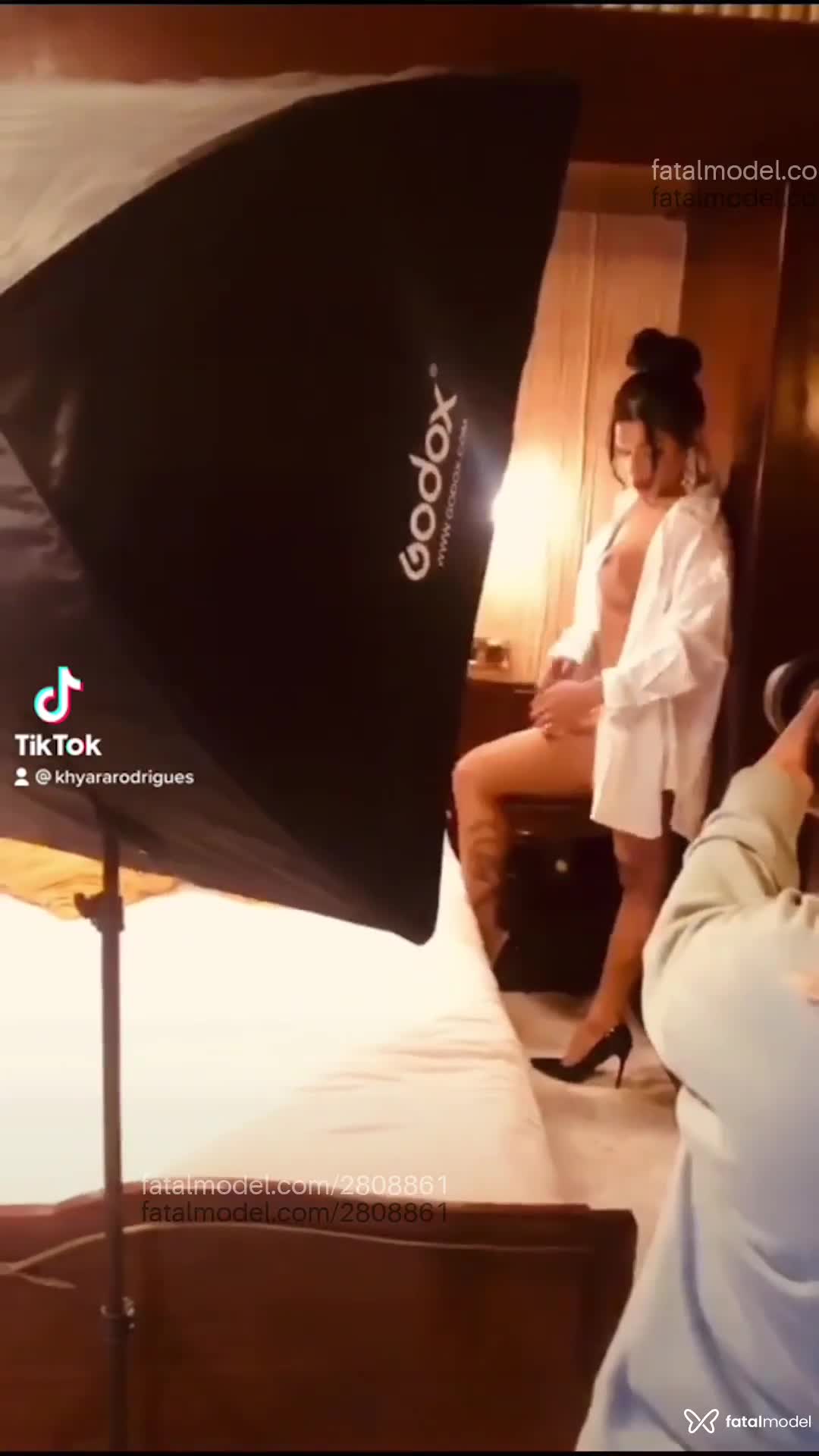 Acompanhante mulher trans morena (o) de olhos mel - Larissa