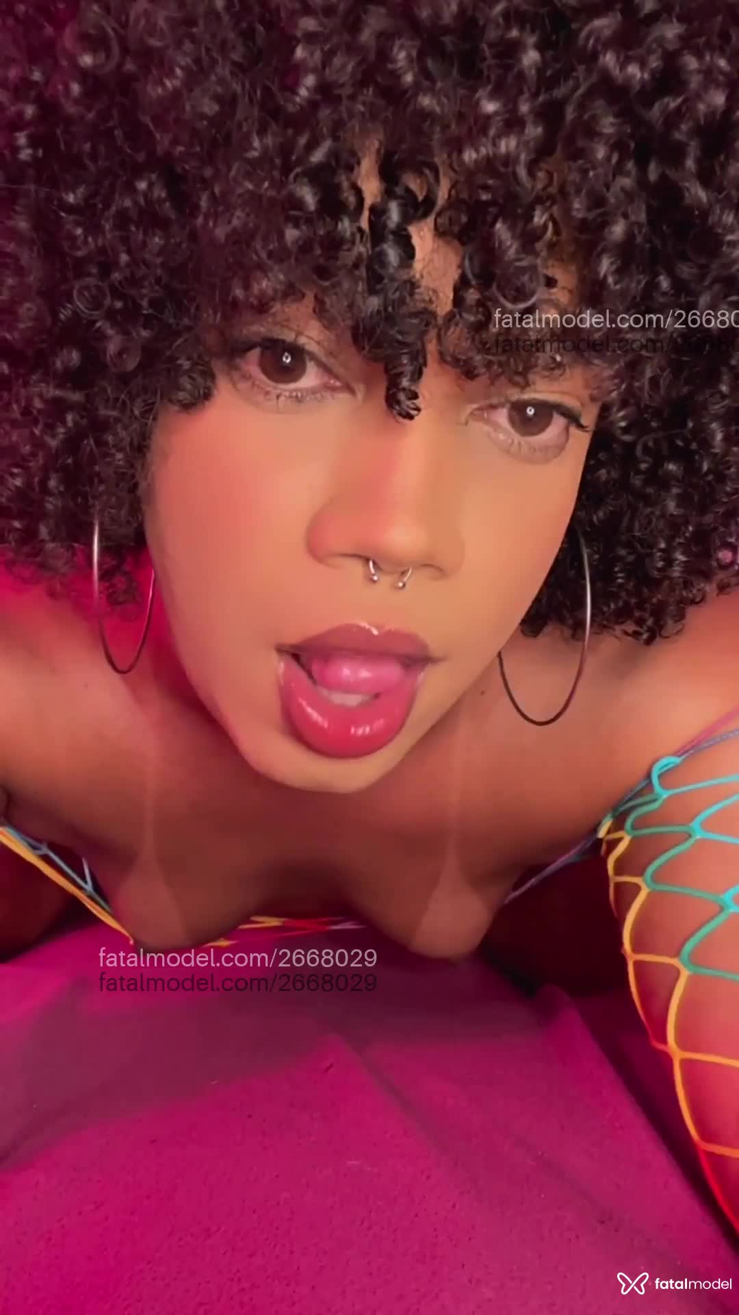 Acompanhante mulher trans morena (o) de olhos castanhos em Virtual - Isa Esteves