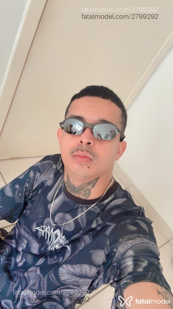 Acompanhante homem morena (o) de olhos pretos em Goiânia - Dener