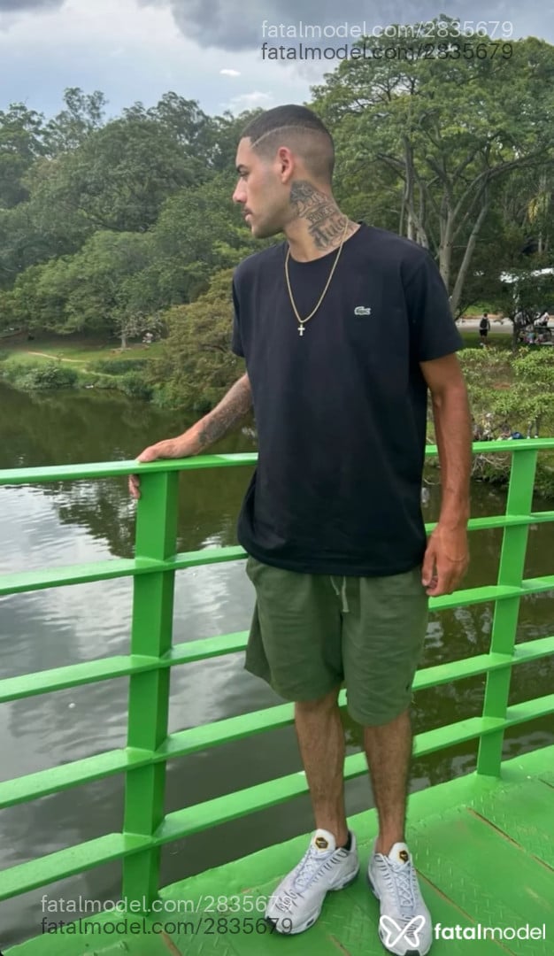 Acompanhante homem com cabelo castanho de olhos castanhos em São Paulo Acompanhante homem com cabelo castanho de olhos castanhos em São Paulo - Gustavo Lima