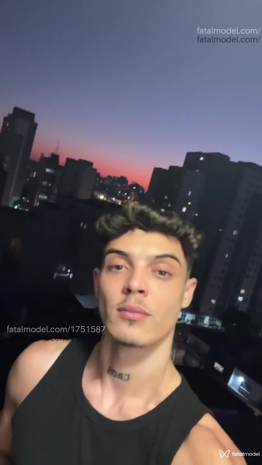 Acompanhante homem com cabelo castanho de olhos mel em São Paulo Acompanhante homem com cabelo castanho de olhos mel em São Paulo - Kaliu Torres