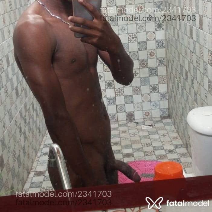 Acompanhante homem morena (o) de olhos pretos em Balneário Camboriú - Junior