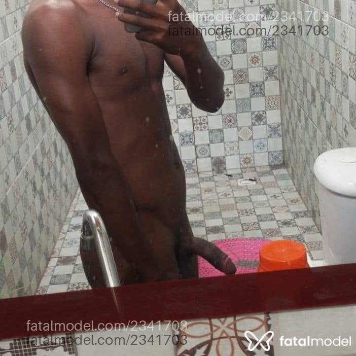 Acompanhante homem morena (o) de olhos pretos em Balneário Camboriú - Junior