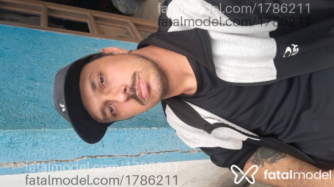 Acompanhante homem com cabelo castanho de olhos castanhos em Tijucas Acompanhante homem com cabelo castanho de olhos castanhos em Tijucas - Roberto