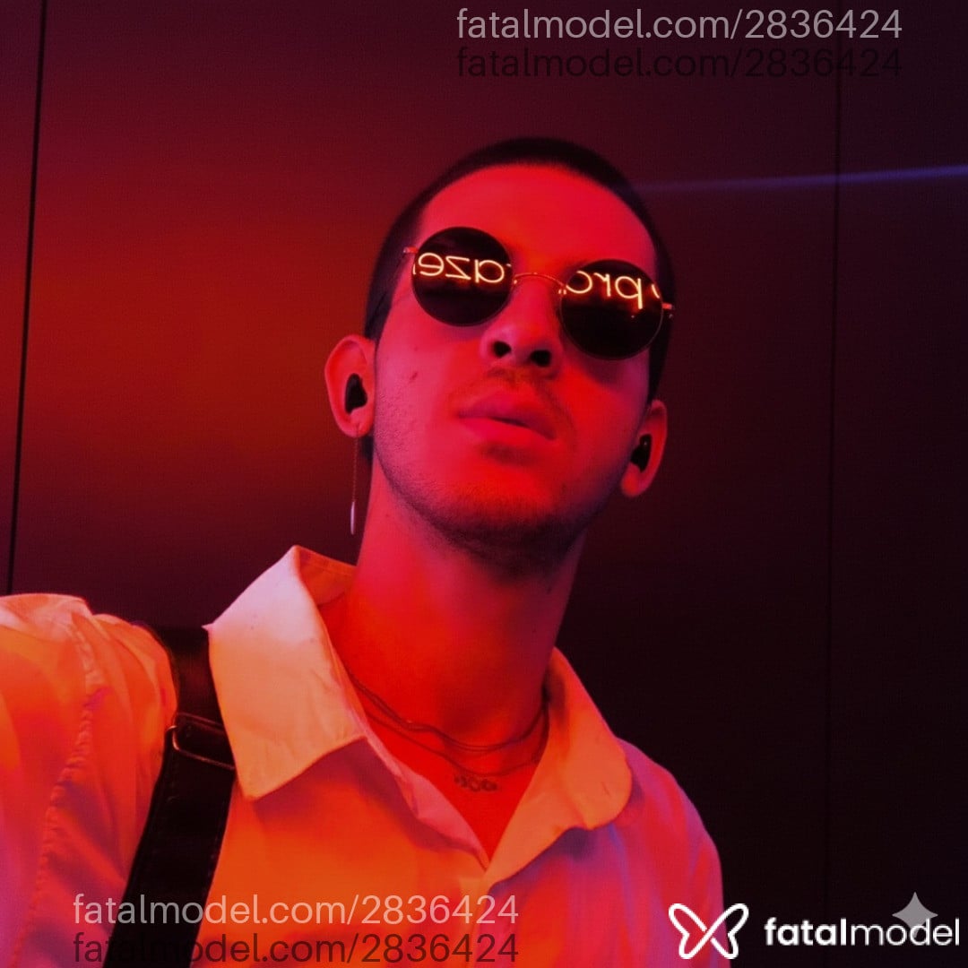 Acompanhante homem com cabelo castanho de olhos castanhos em São Paulo - Pedro