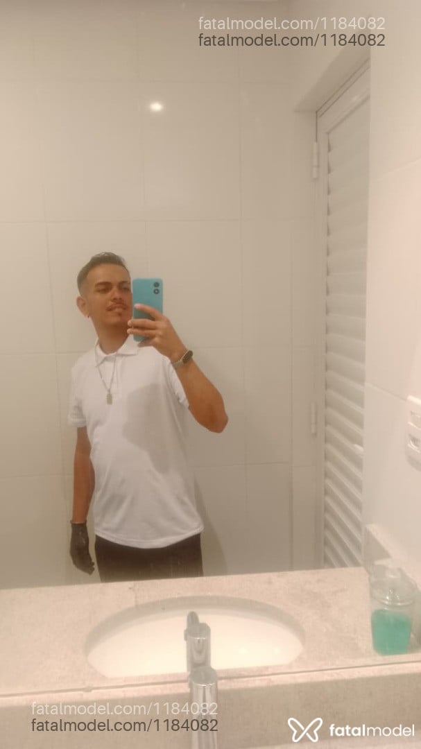 Acompanhante homem morena (o) de olhos pretos - RenatoSan Acompanhante homem morena (o) de olhos pretos - RenatoSan