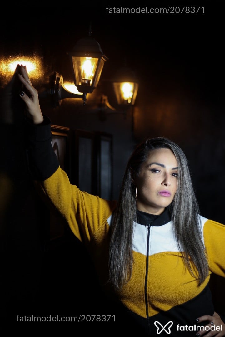 Acompanhante mulher com cabelo castanho de olhos castanhos em Porto Alegre Acompanhante mulher com cabelo castanho de olhos castanhos em Porto Alegre - Moniqui