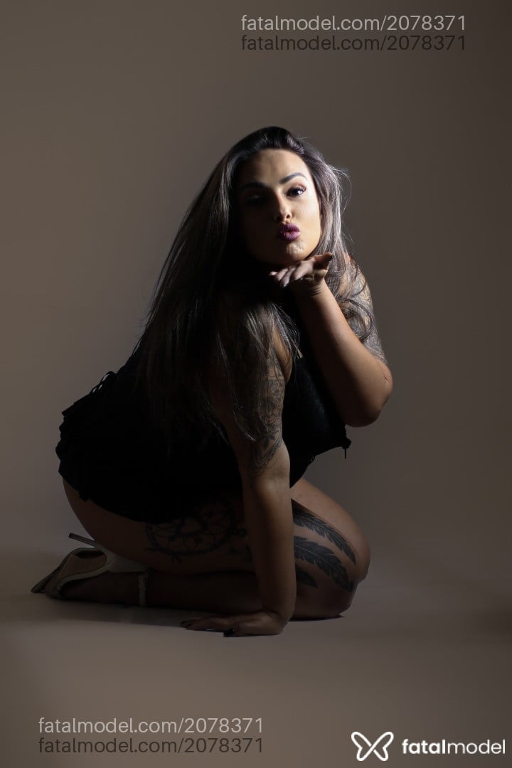 Acompanhante mulher com cabelo castanho de olhos castanhos em Porto Alegre Acompanhante mulher com cabelo castanho de olhos castanhos em Porto Alegre - Moniqui