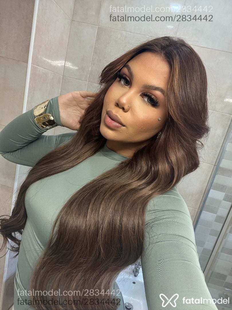 Acompanhante mulher com cabelo castanho de olhos verdes em Belo Horizonte - Diana Fernandes