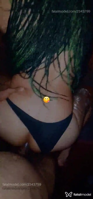 Acompanhante não-binário com cabelo castanho de olhos castanhos em Caraguatatuba - Evaaa