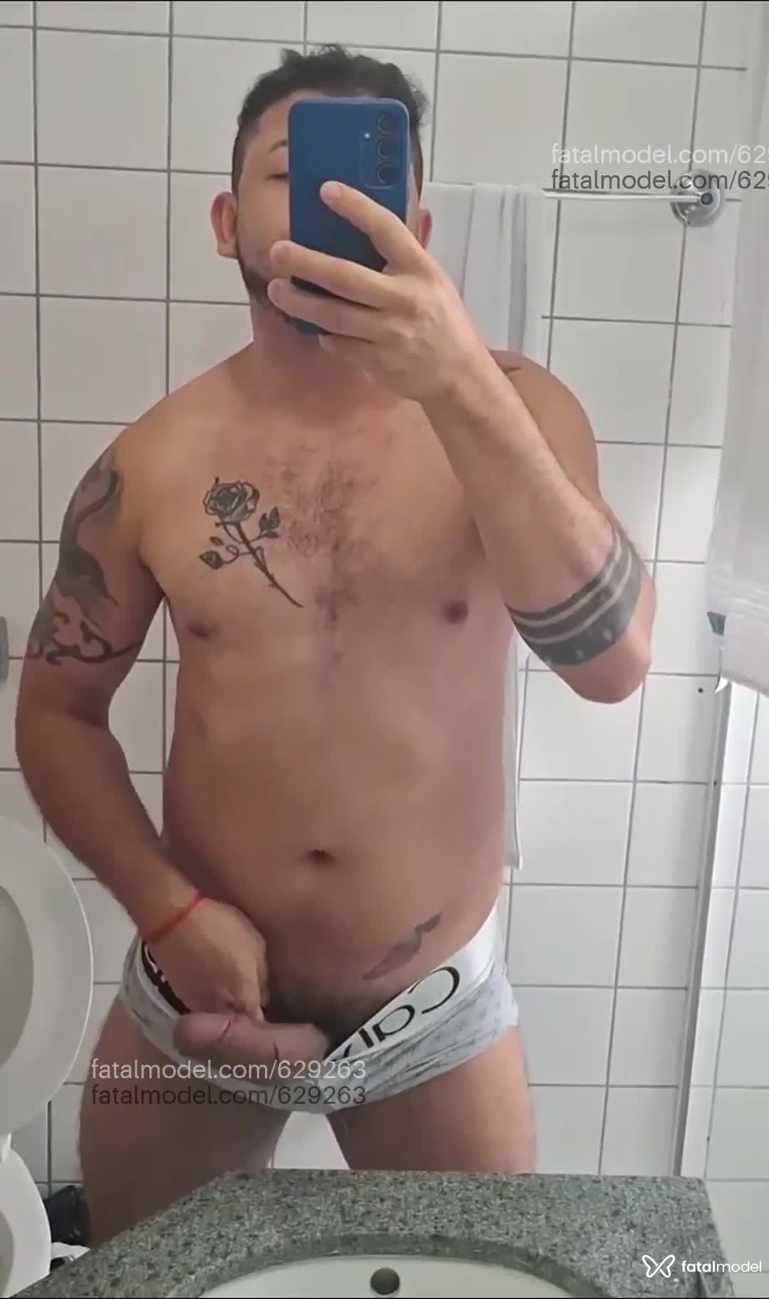 Acompanhante homem com cabelo castanho de olhos castanhos em Guarapuava - Valcter leal