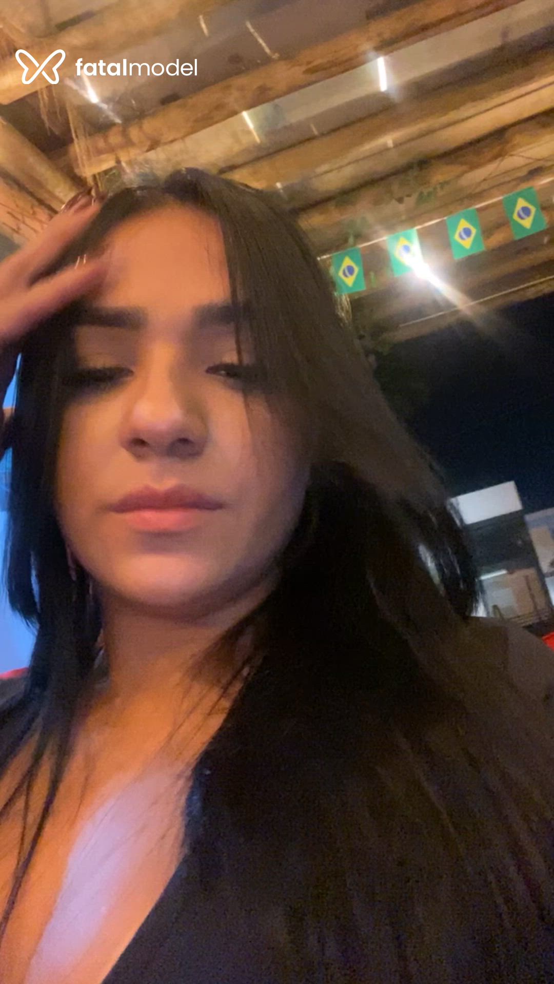 Acompanhante mulher morena (o) de olhos pretos - Jennifer