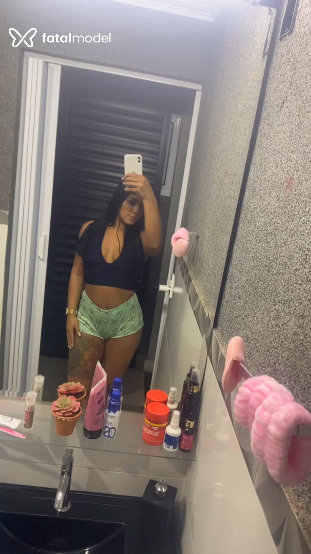 Acompanhante mulher morena (o) de olhos pretos - Jennifer
