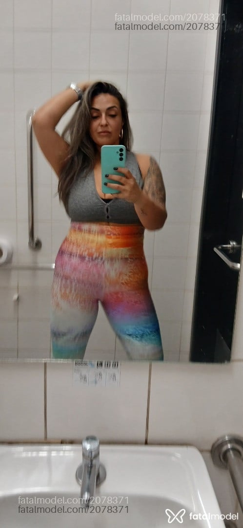 Acompanhante mulher com cabelo castanho de olhos castanhos em Porto Alegre Acompanhante mulher com cabelo castanho de olhos castanhos em Porto Alegre - Moniqui