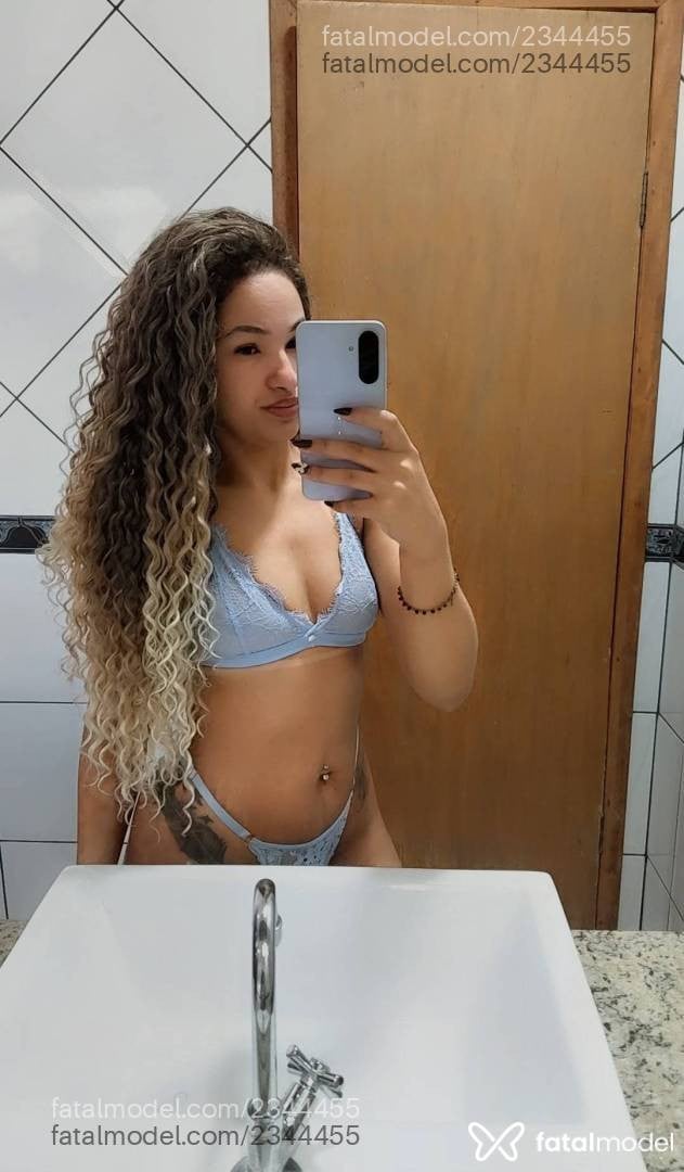 Acompanhante mulher loira (o) de olhos pretos - Isa Martins