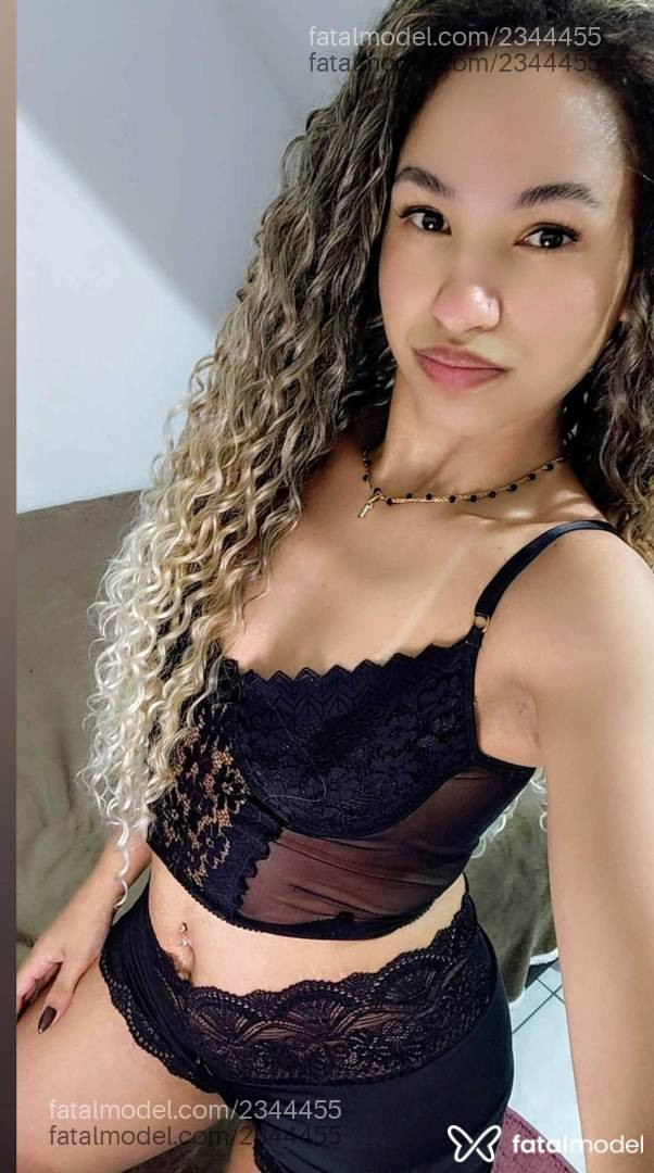 Acompanhante mulher loira (o) de olhos pretos - Isa Martins