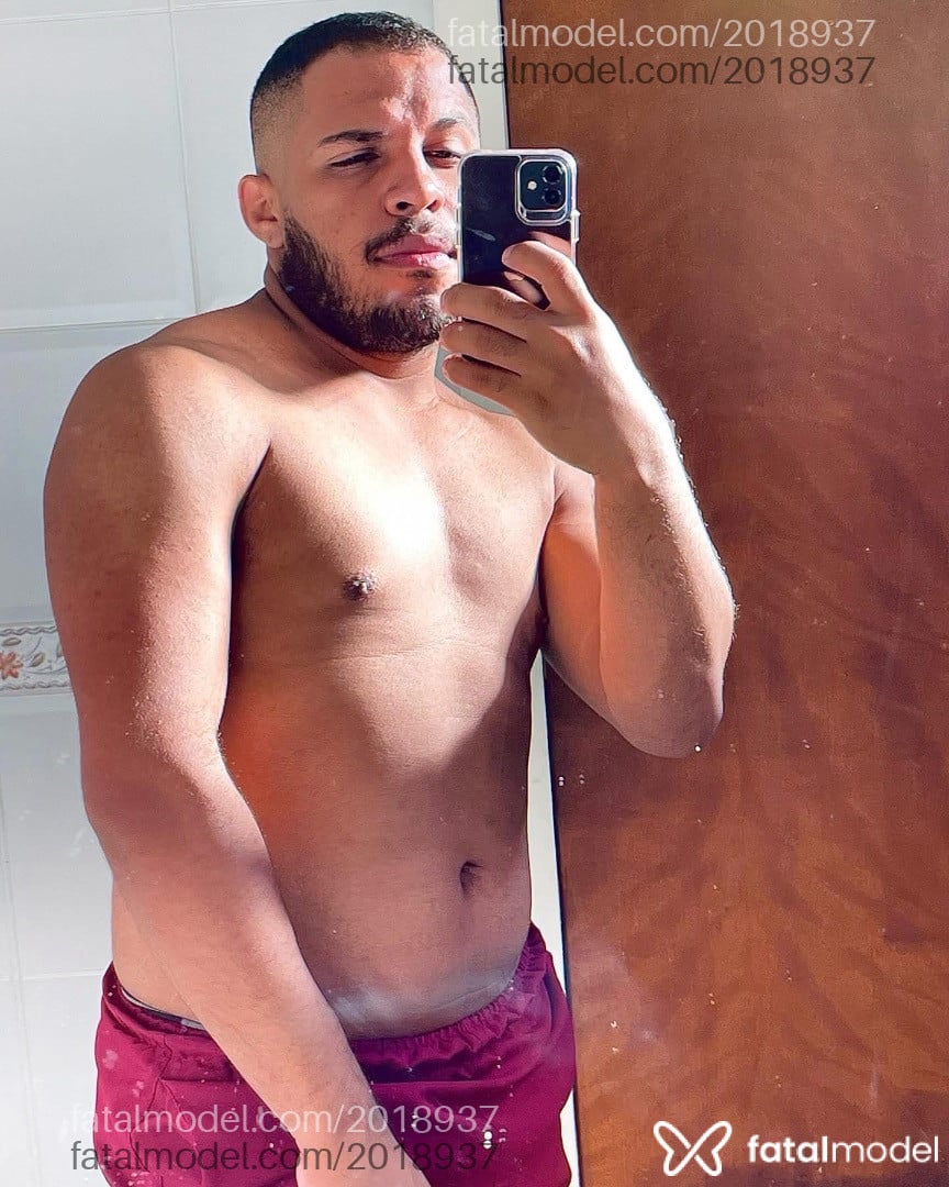 Acompanhante homem morena (o) de olhos pretos - Bissexuall Acompanhante homem morena (o) de olhos pretos - Bissexuall