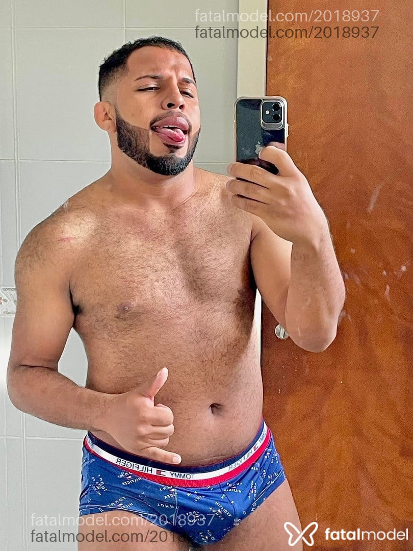 Acompanhante homem morena (o) de olhos pretos - Bissexuall Acompanhante homem morena (o) de olhos pretos - Bissexuall