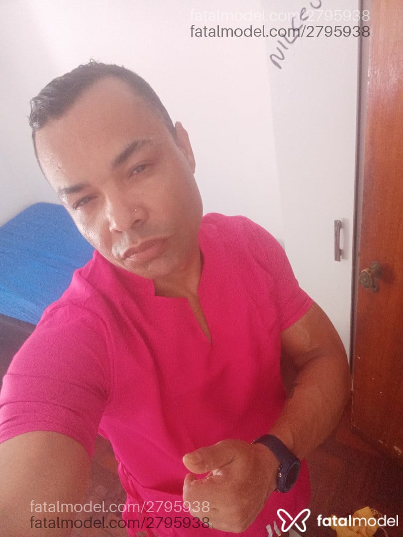 Acompanhante homem morena (o) de olhos castanhos em Porto Alegre - Romeu