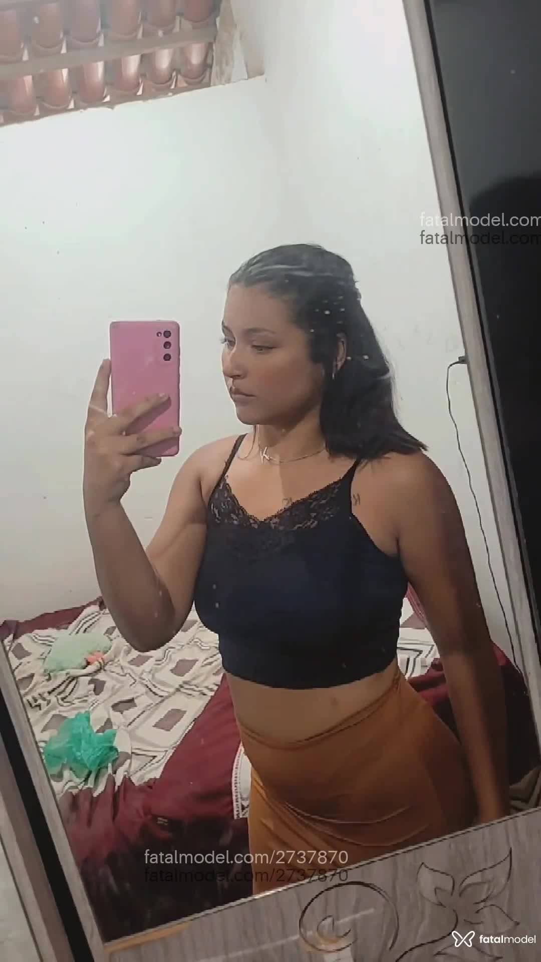 Acompanhante mulher morena (o) de olhos castanhos em Virtual - Morena