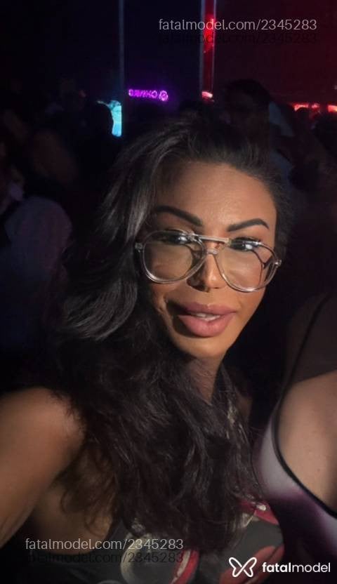 Acompanhante mulher trans com cabelo castanho de olhos castanhos em São José do Rio Preto - Angelina Brasil