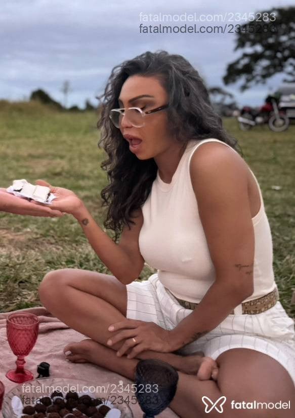 Acompanhante mulher trans com cabelo castanho de olhos castanhos em São José do Rio Preto - Angelina Brasil