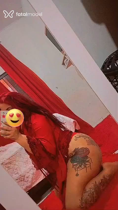 Acompanhante mulher ruiva (o) de olhos pretos - Sophia Mello