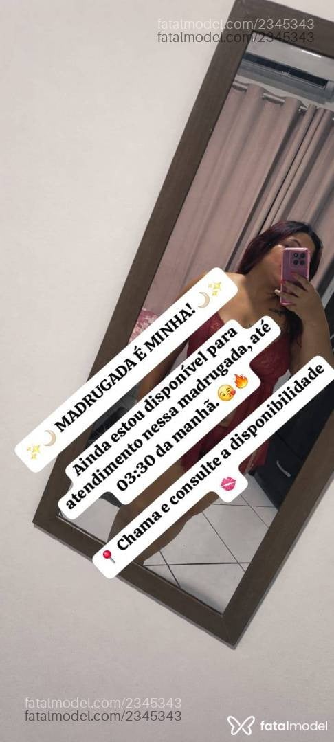 Acompanhante mulher ruiva (o) de olhos pretos - Sophia Mello