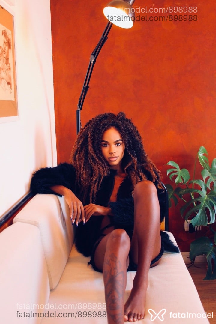 Acompanhante mulher com cabelo castanho de olhos castanhos em Criciúma - Giovanna Ricci