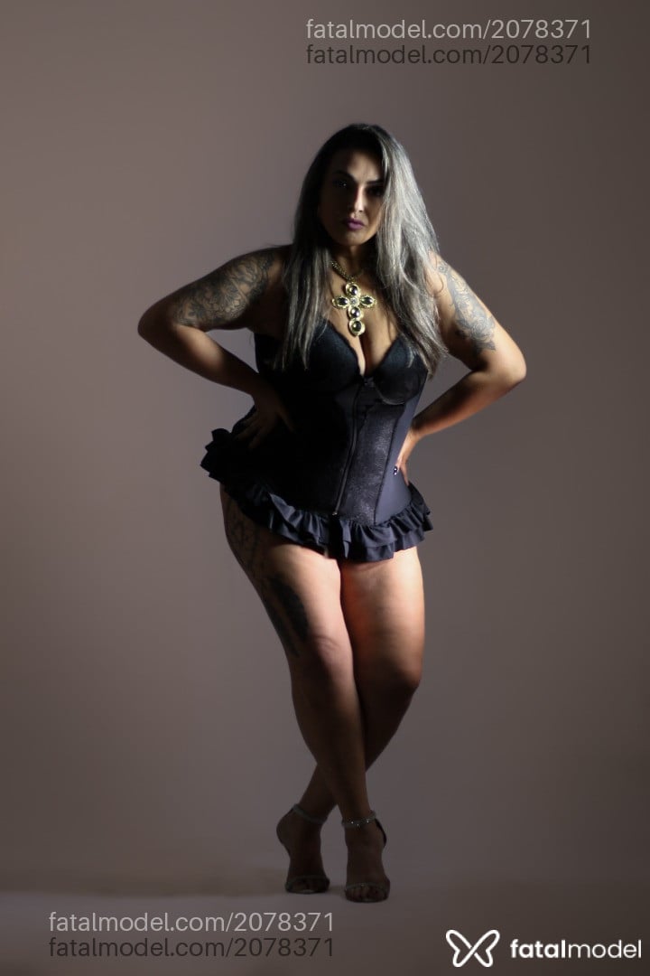 Acompanhante mulher com cabelo castanho de olhos castanhos em Porto Alegre Acompanhante mulher com cabelo castanho de olhos castanhos em Porto Alegre - Moniqui