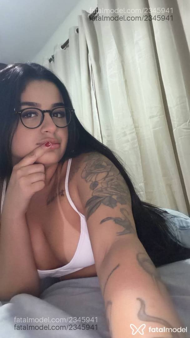 Acompanhante mulher morena (o) de olhos castanhos - Hanna
