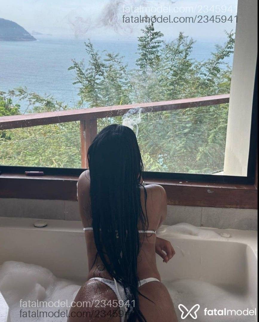 Acompanhante mulher morena (o) de olhos castanhos - Hanna