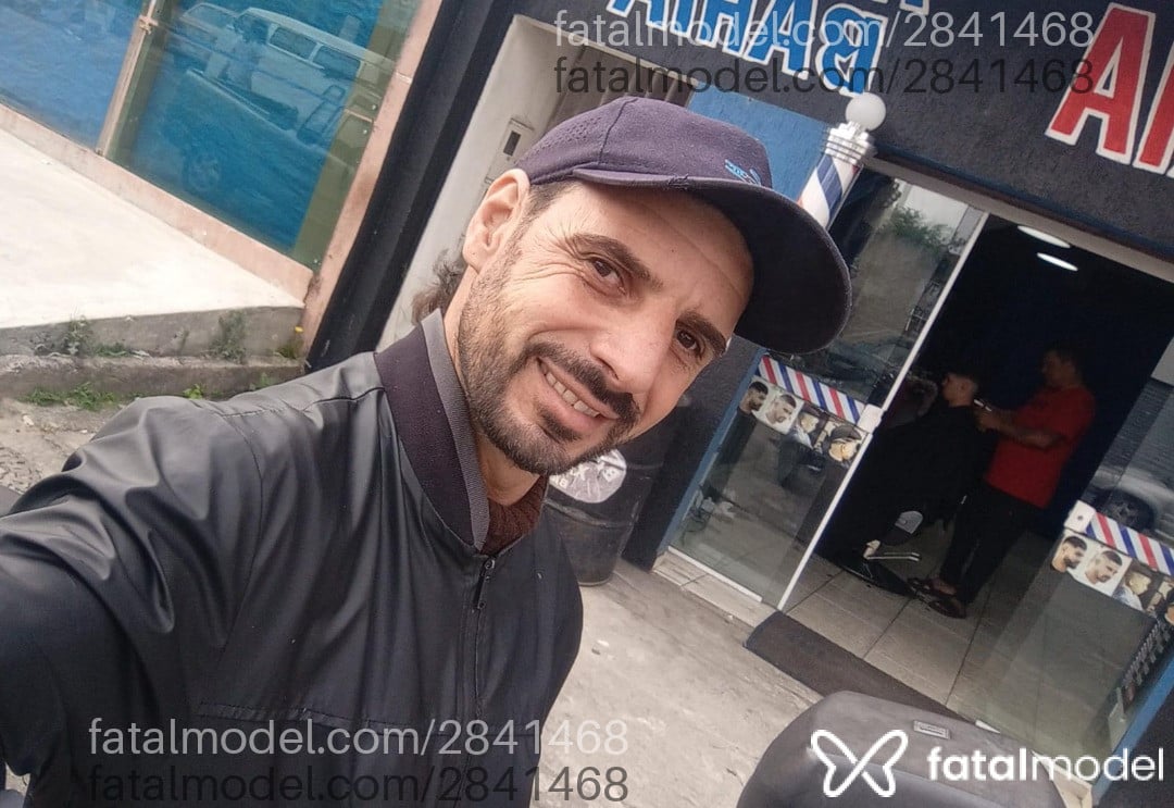 Acompanhante homem com cabelo castanho de olhos castanhos em Virtual Acompanhante homem com cabelo castanho de olhos castanhos em Virtual - Luciano