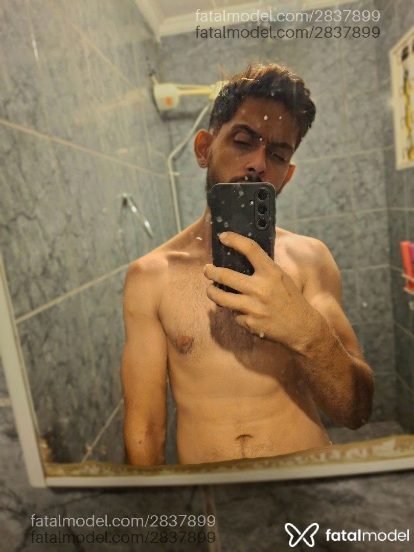 Acompanhante homem com cabelo castanho de olhos castanhos - Victor Acompanhante homem com cabelo castanho de olhos castanhos - Victor