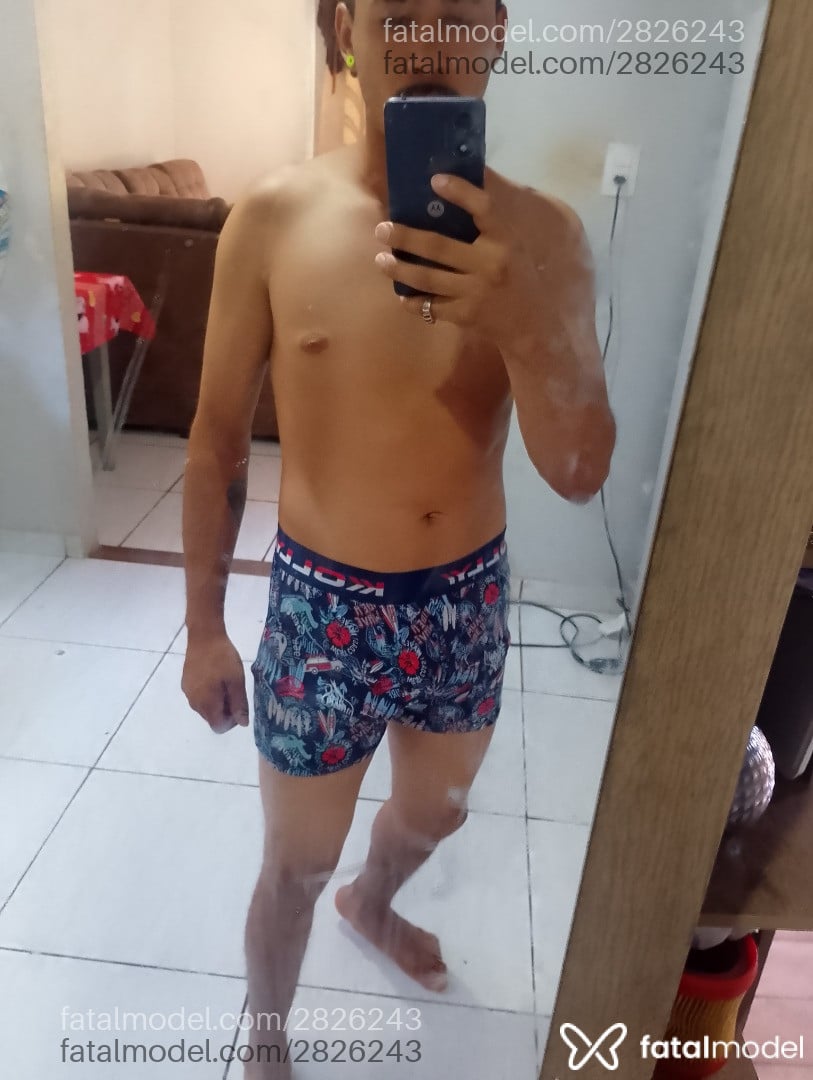 Acompanhante homem com cabelo colorido de olhos pretos em Umuarama Acompanhante homem com cabelo colorido de olhos pretos em Umuarama - João Vitor