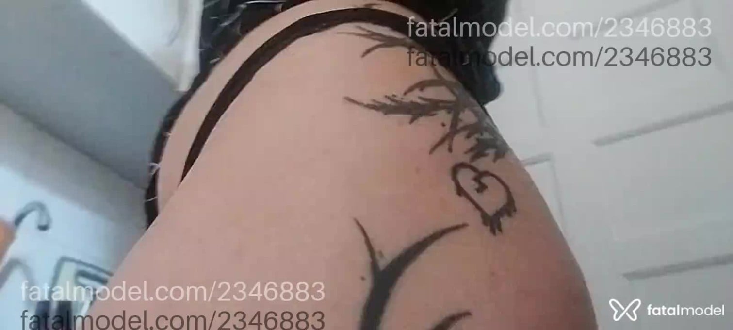 Acompanhante mulher loira (o) de olhos azuis em Virtual - GiMornni