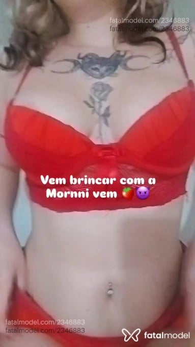 Acompanhante mulher loira (o) de olhos azuis em Virtual - GiMornni