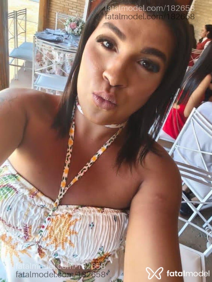 Acompanhante travesti morena (o) de olhos castanhos em Araraquara - HillaryBora
