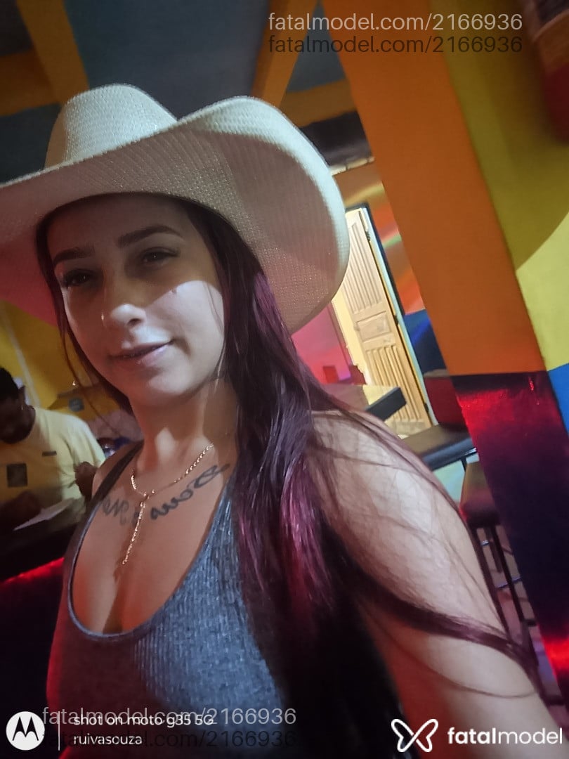 Acompanhante mulher ruiva (o) de olhos castanhos em Goiânia - Larissa