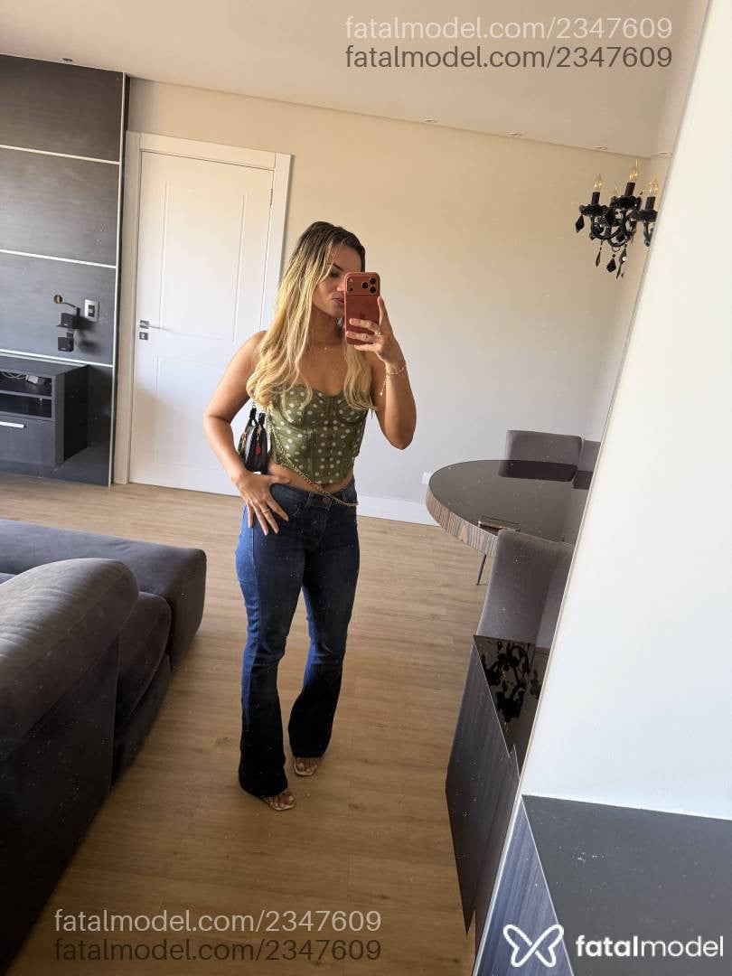 Acompanhante mulher loira (o) de olhos castanhos em Cascavel - Fernanda Collins