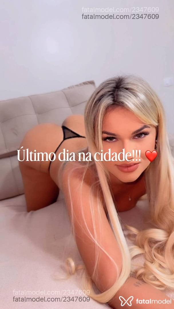 Acompanhante mulher loira (o) de olhos castanhos - Fernanda Collins