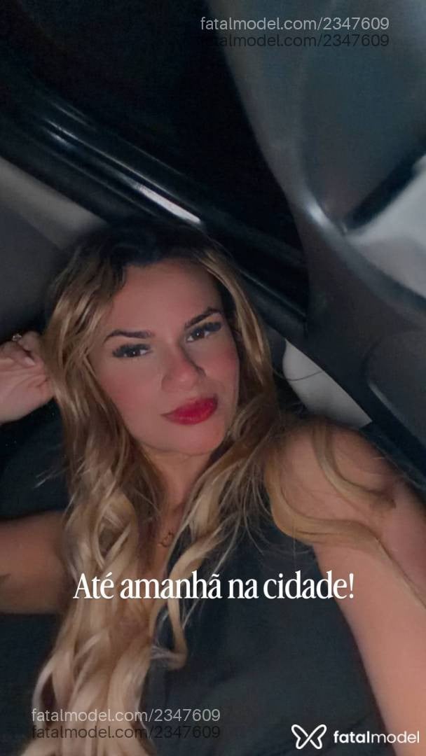 Acompanhante mulher loira (o) de olhos castanhos - Fernanda Collins