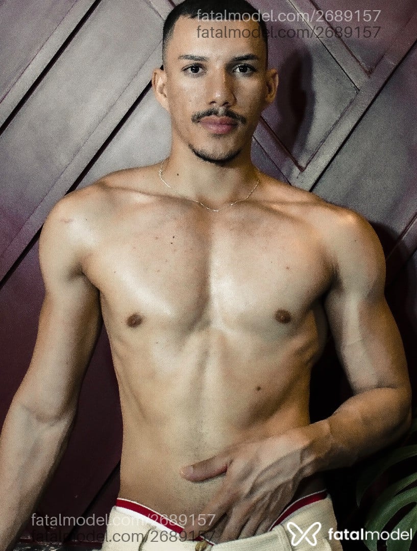 Acompanhante homem morena (o) de olhos pretos - Dan Aquino Acompanhante homem morena (o) de olhos pretos - Dan Aquino
