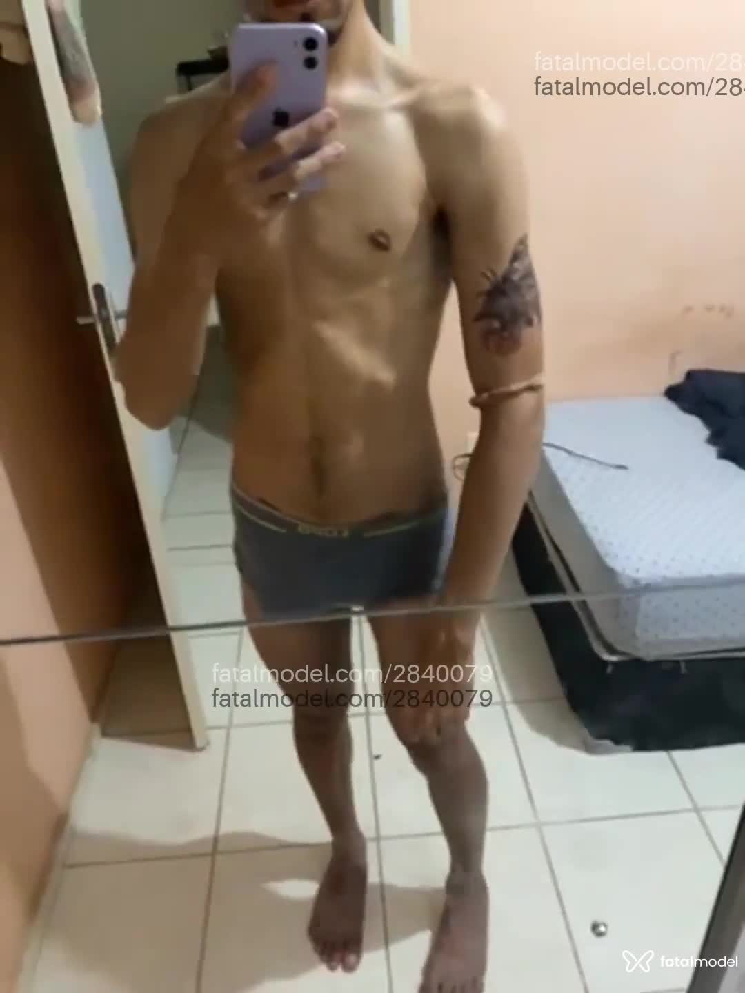 Acompanhante homem morena (o) de olhos castanhos em Virtual - Victor