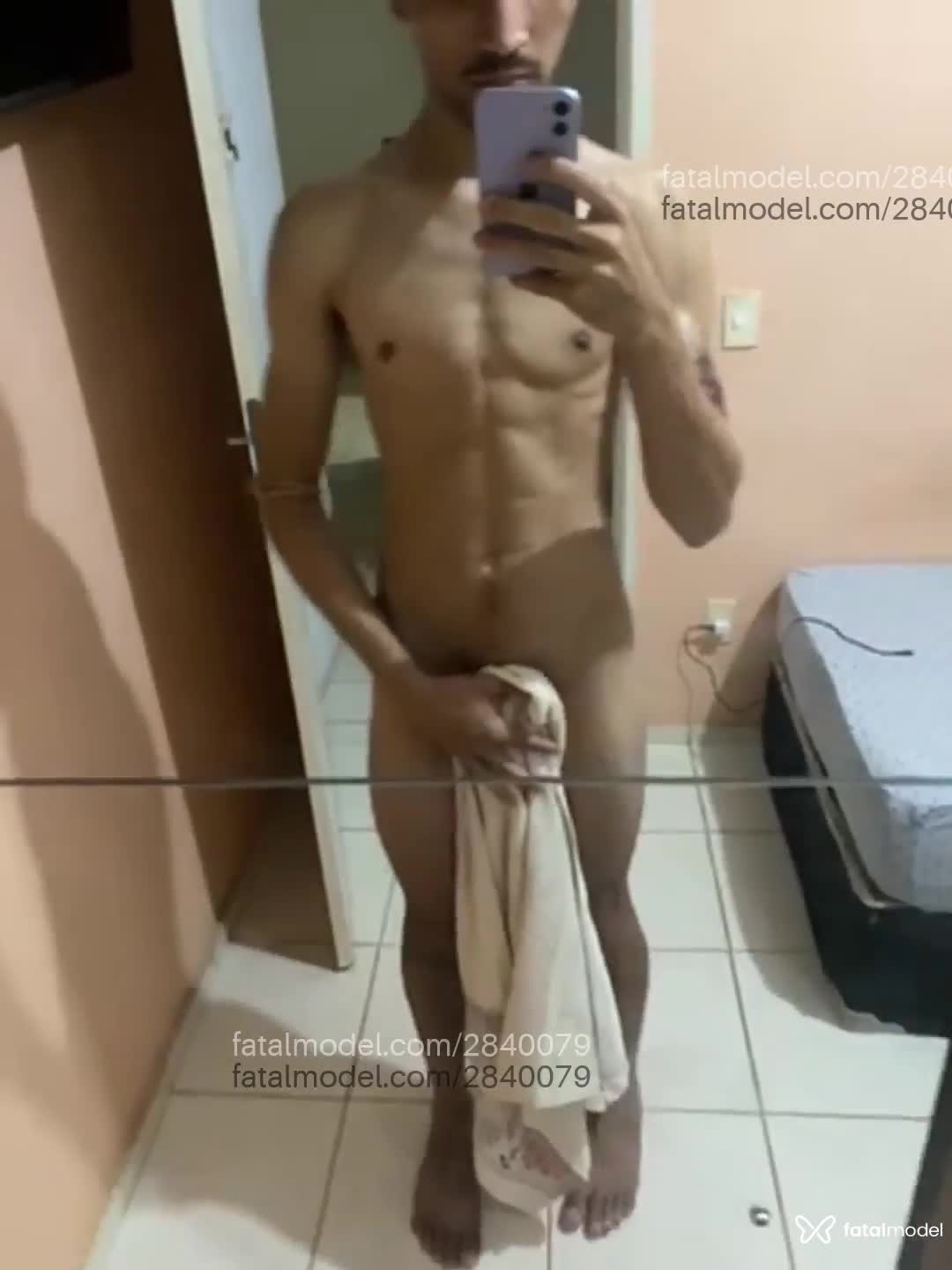 Acompanhante homem morena (o) de olhos castanhos em Virtual - Victor