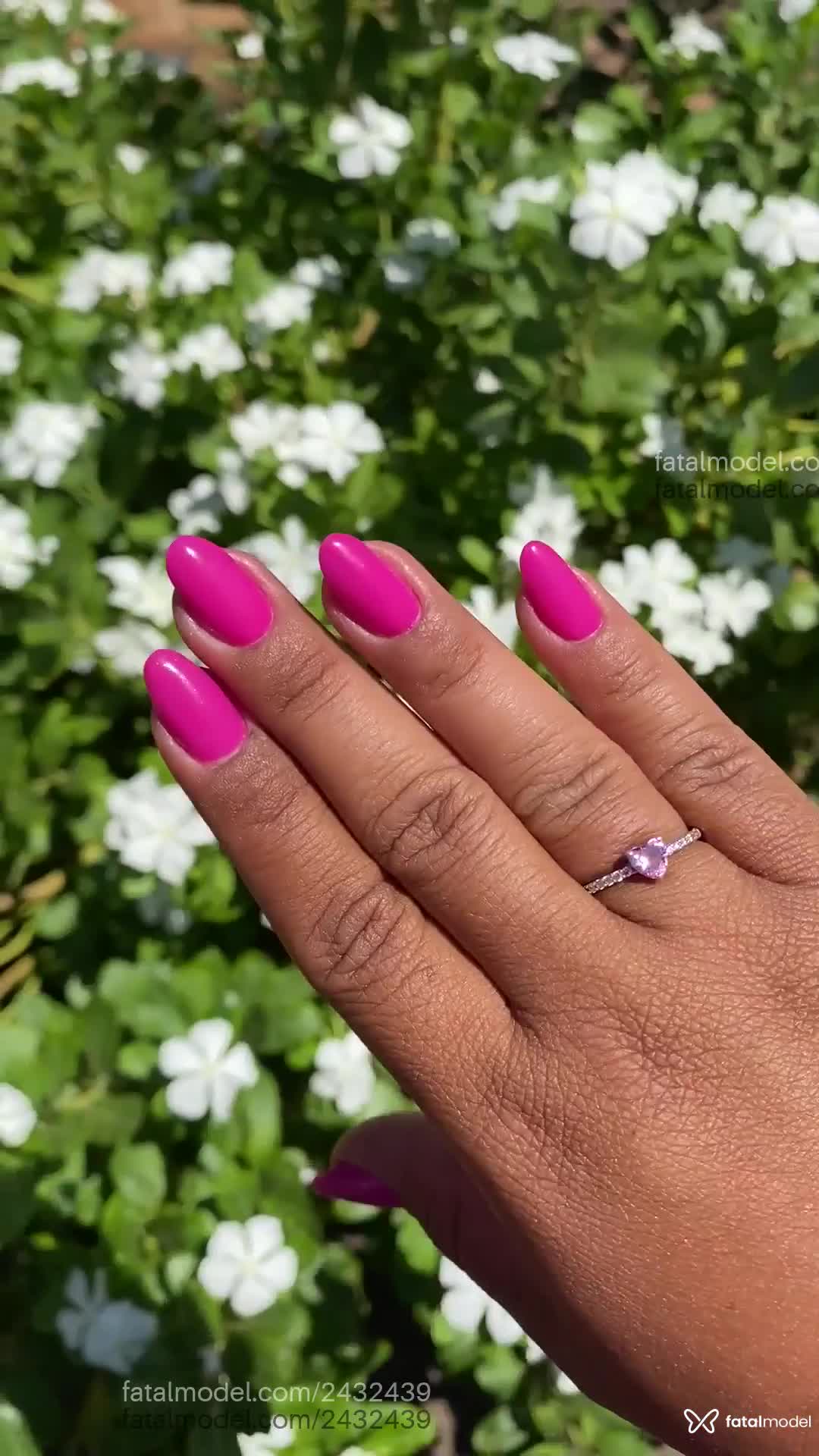 Acompanhante mulher morena (o) de olhos castanhos - Carine