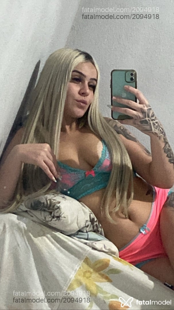 Acompanhante mulher loira (o) de olhos verdes em Videira Acompanhante mulher loira (o) de olhos verdes em Videira - Jady Sales