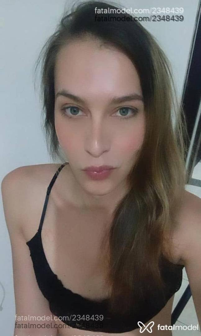 Acompanhante mulher trans loira (o) de olhos verdes - Madalena