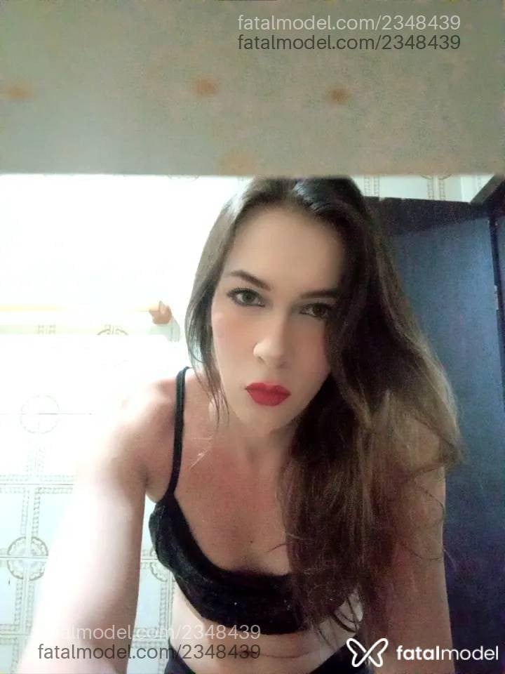 Acompanhante mulher trans loira (o) de olhos verdes - Madalena