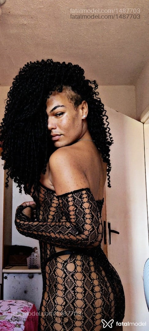 Acompanhante mulher trans morena (o) de olhos castanhos em Alagoinhas - Victória